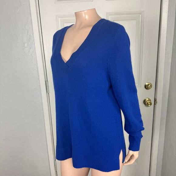 Halogen Women's sweater LS Cashmere Pullover Blue V neck Long sleeve H4-24 - Picture 2 of 5